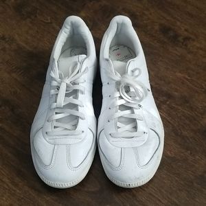 Adidas BW Army Oyster Holdings
SNEAKERS